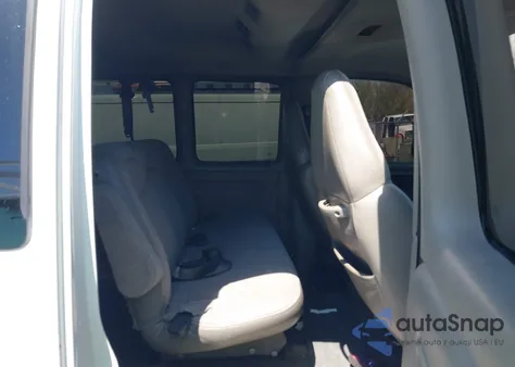 2001 Chevrolet Express from USA, damaged, VIN 1GAHG39R611143203